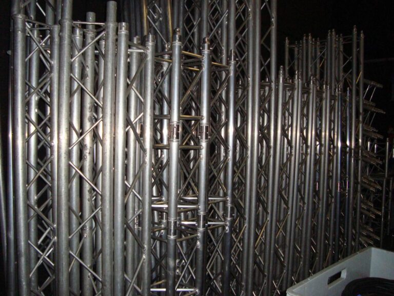Aluminium-Traversen im Lager